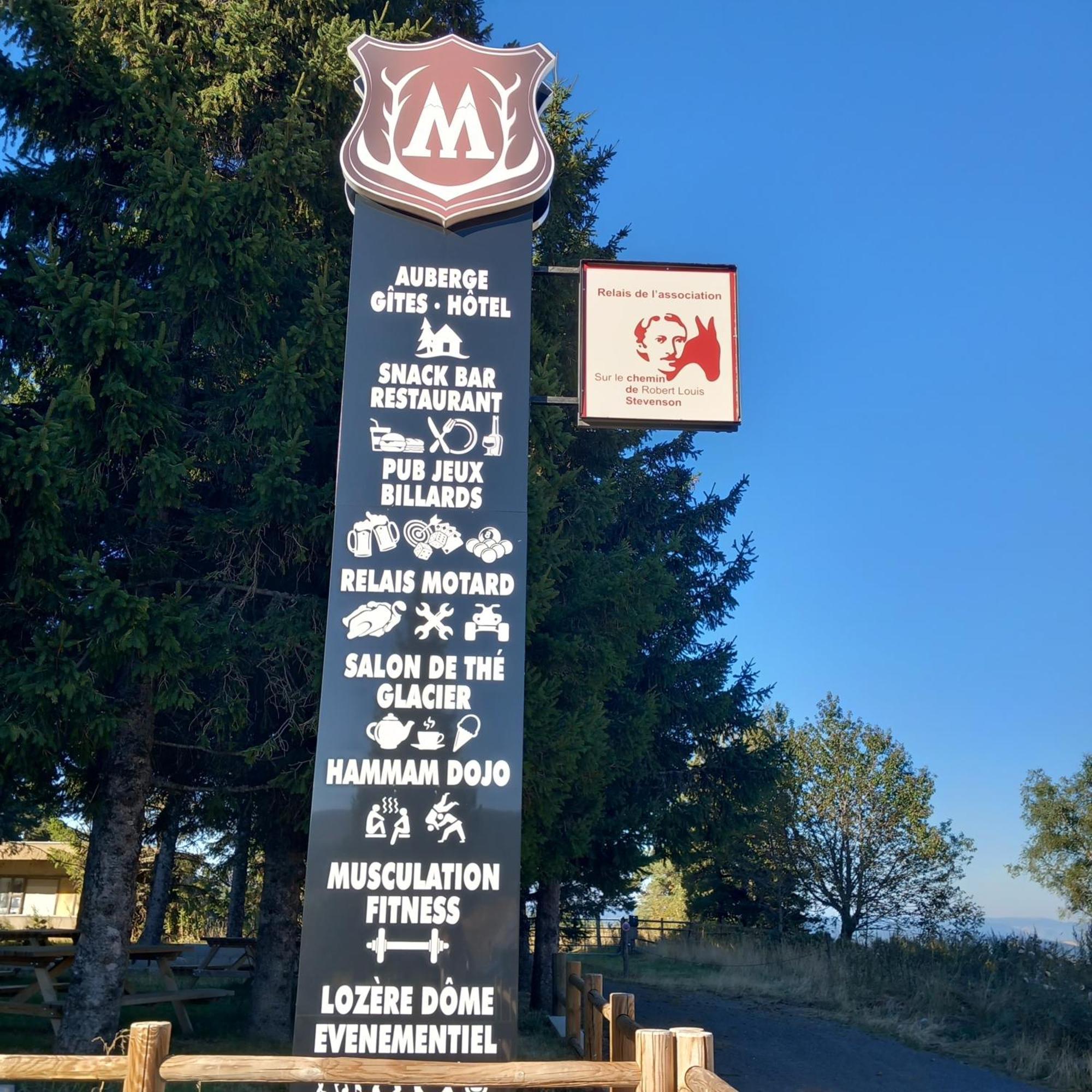 Montlo Relais Des Cerfs Hotell Cubieres Exteriör bild