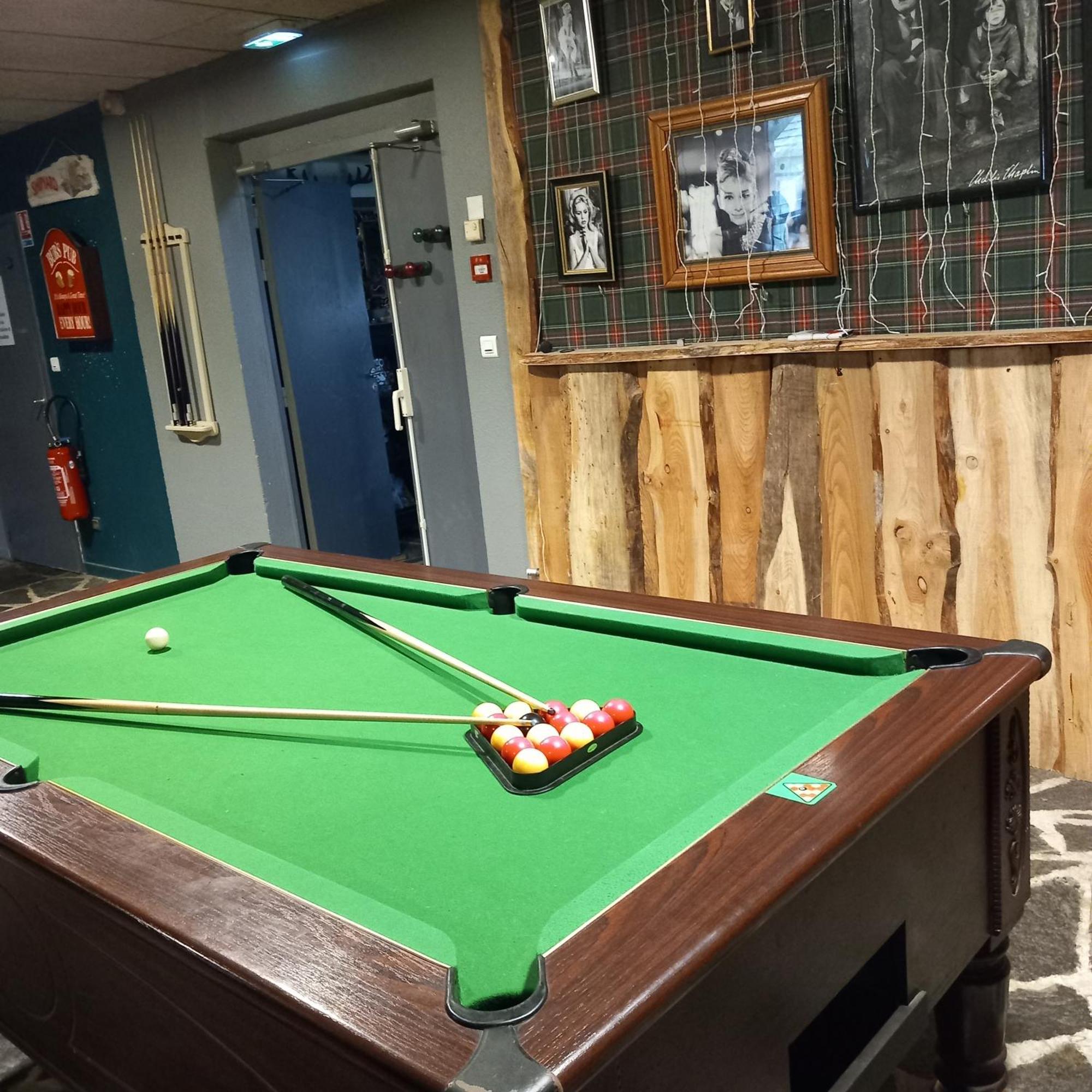 Montlo Relais Des Cerfs Hotell Cubieres Exteriör bild
