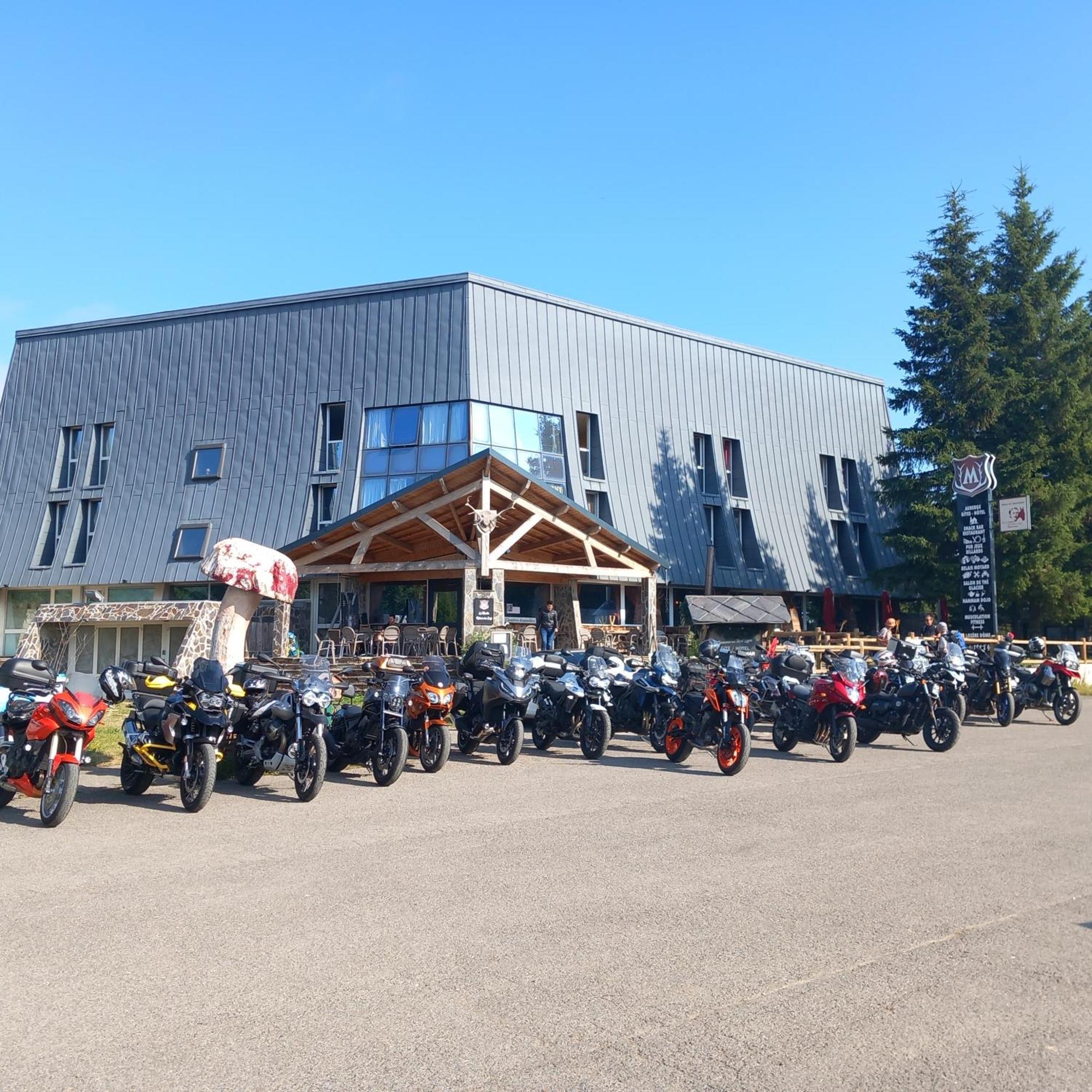 Montlo Relais Des Cerfs Hotell Cubieres Exteriör bild
